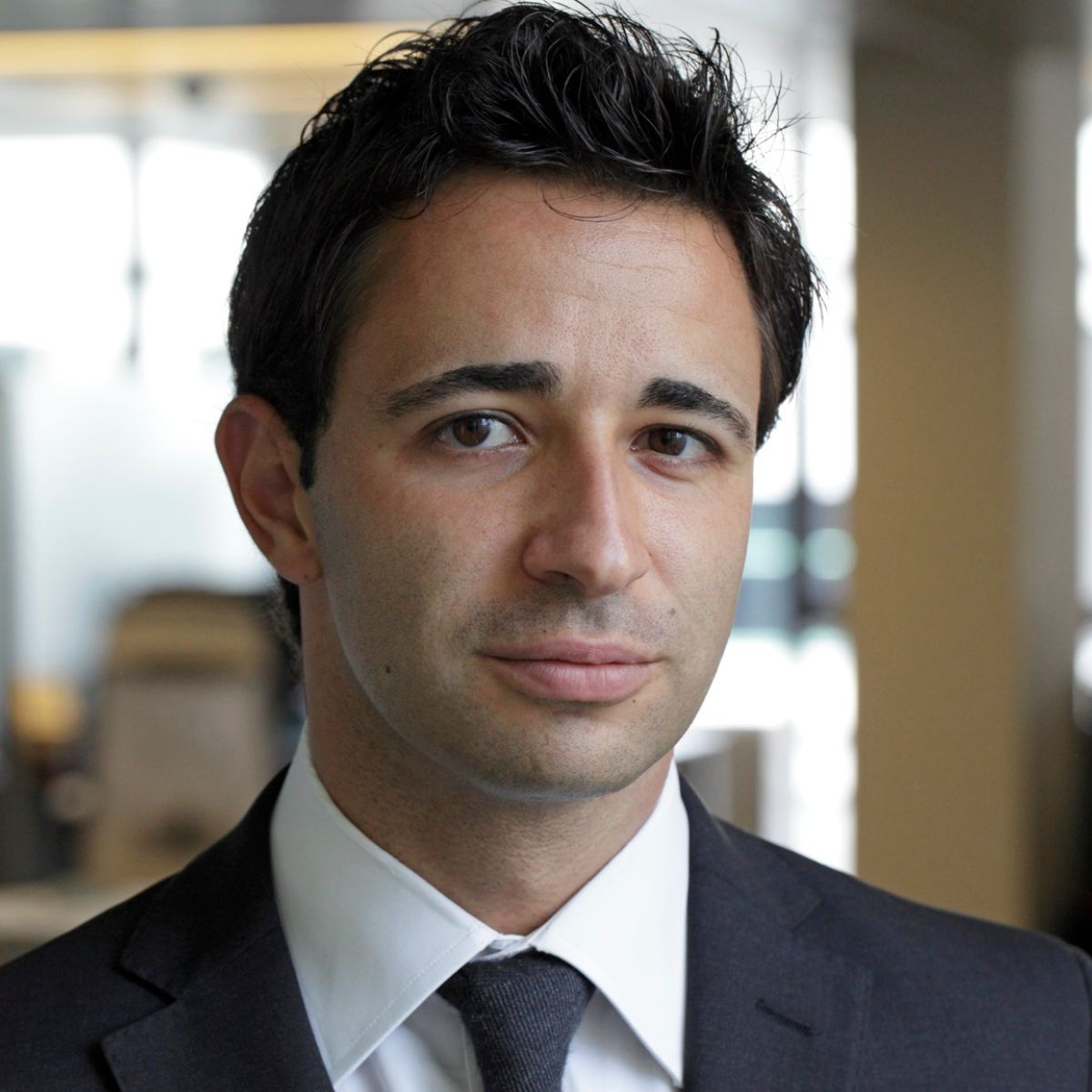 Entretien avec Julien Serbit sur le certificat ISFB Investment Advisor: un programme pratique au service des conseillers financiers.